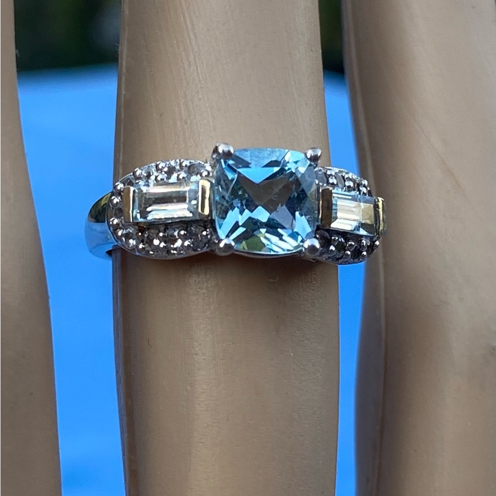 C15 - Princess & Baguette Blue Topaz Ring in 925, WG & YG! Looks like Aquamarine